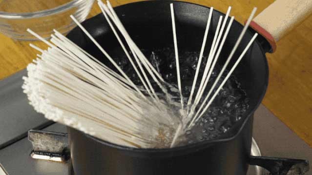 吃米不如吃麵，走親（qīn）戚不如住店？